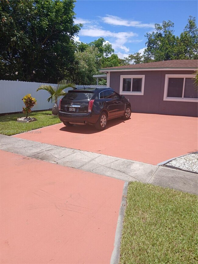 Foto del edificio - 6471 SW 27th St