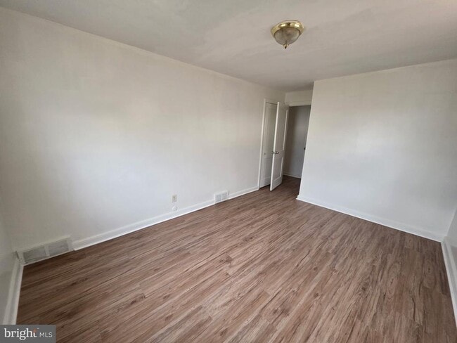 Foto del edificio - 6327 Eastwood St