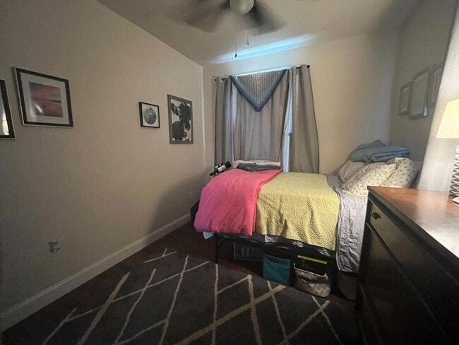 Building Photo - 404 4th St