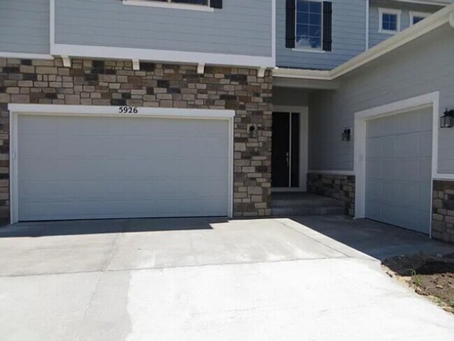 Foto del edificio - Large 5-Bed, 4-Bath Home in Kechter Farm Neighborhood - New Photos Coming Soon!