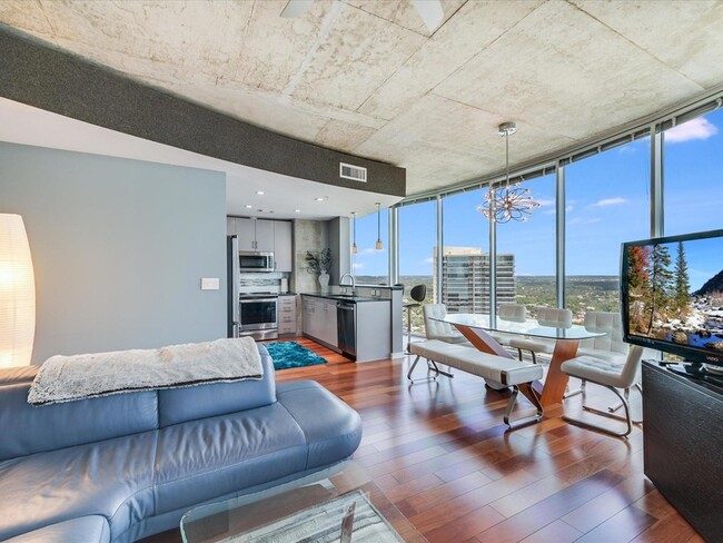 Building Photo - 360 Nueces St