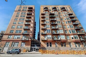 Building Photo - 500 S Clinton St