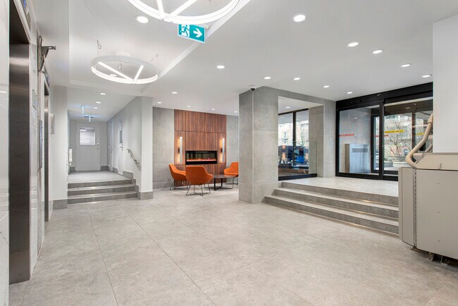 Photo du bâtiment - 65 Forest Manor Rd