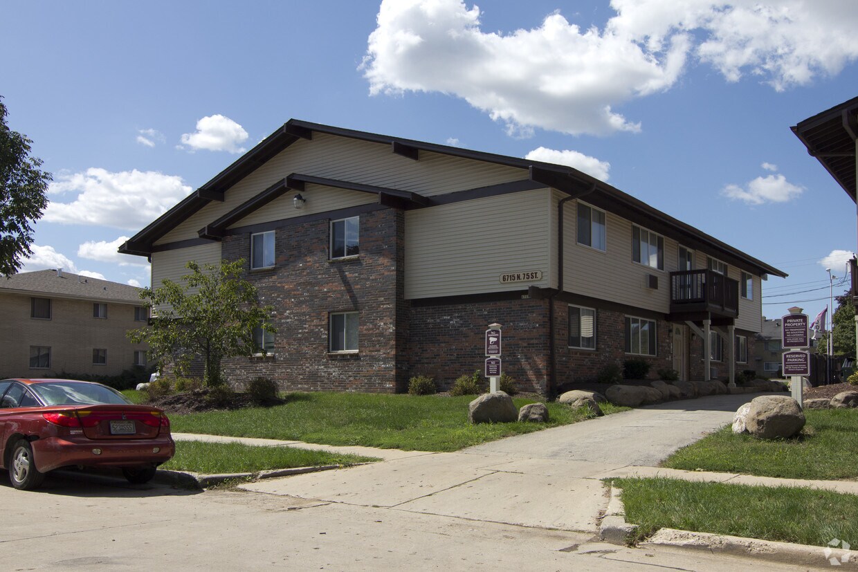 Building Photo - 6715 N 75th St