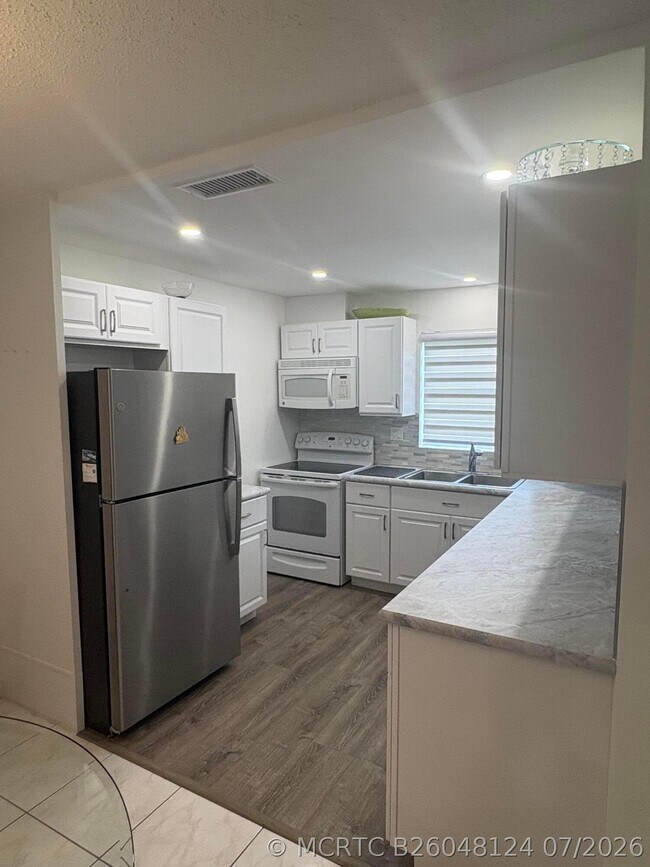Building Photo - 2522 Emory Dr W