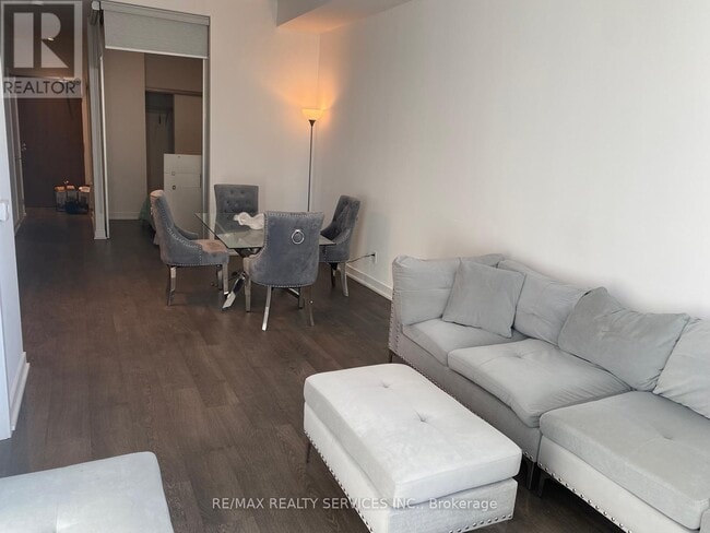 Photo du bâtiment - 1926 Lake Shore Blvd W