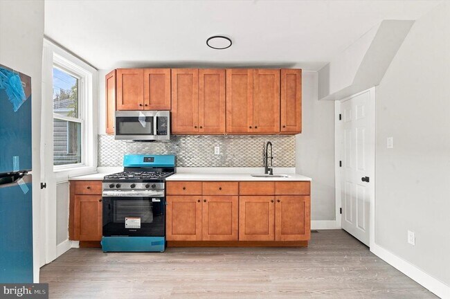Foto del edificio - 5840 Crittenden St