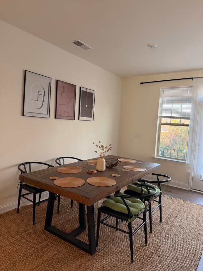 Building Photo - 338 Simeon Dr