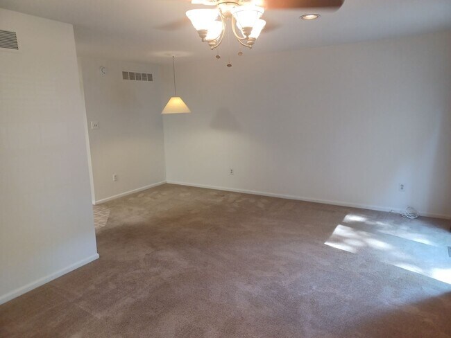 Foto del edificio - 52 Piccadilly Cir