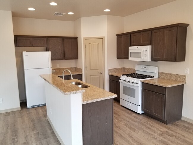 Open style kitchen with bar - 891 N Old Chisholm Trl