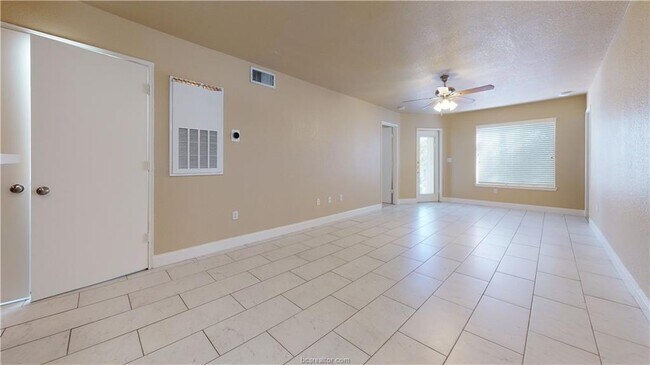 Building Photo - 515 Southwest Pkwy