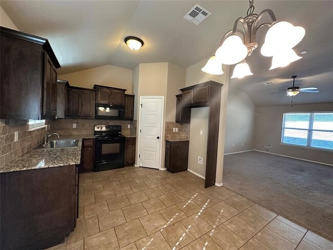 Foto del edificio - 5811 Marblewood Dr
