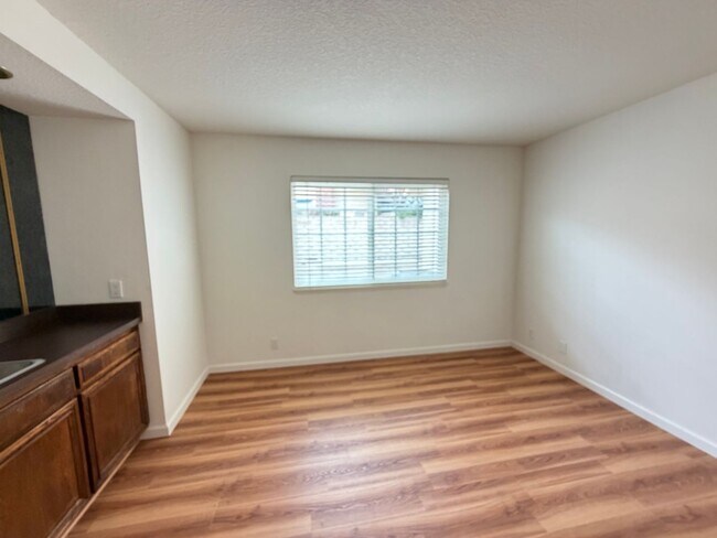 Foto del edificio - 2863 Sapphire Ave