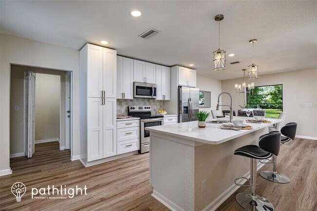 Foto del edificio - 4306 Woodlark Dr