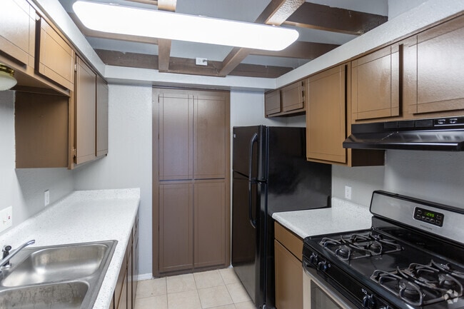 1 BR 1 BA 725 SF - Belle Isle Terrace Apartments