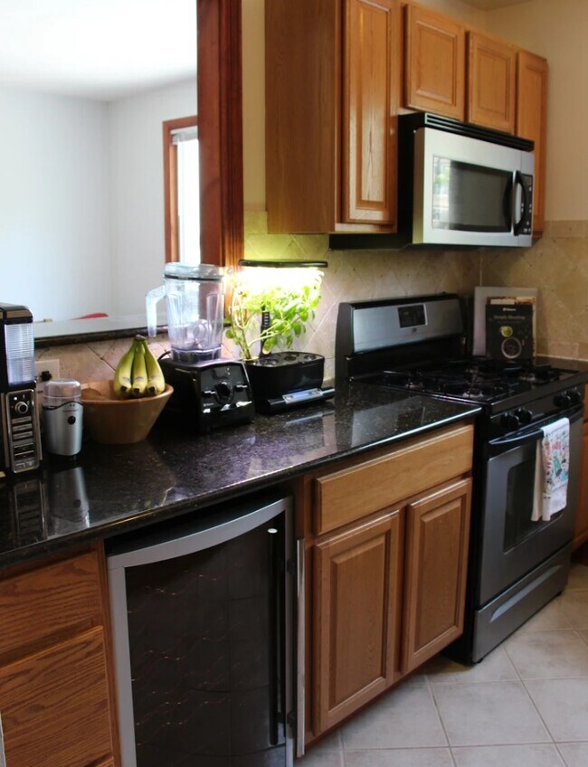 Interior Photo - 616 N Piedmont St