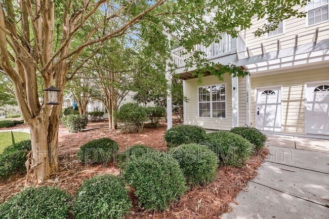 Building Photo - 2932 Sugarberry Ln