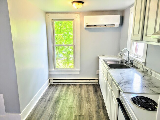 Unidad de cocina 2 - 43 N Highland St