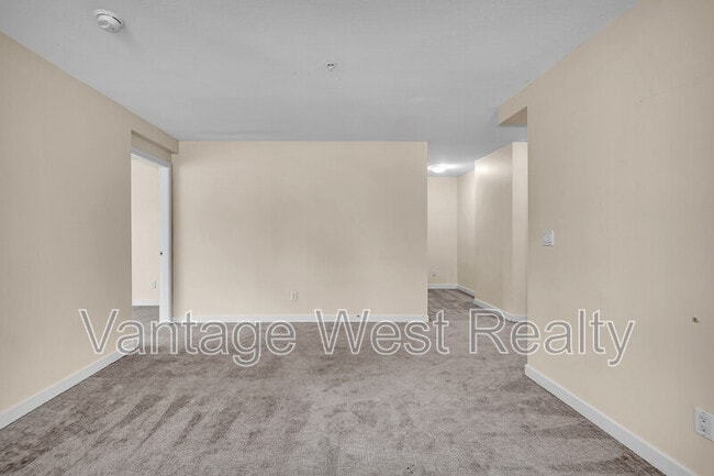 Building Photo - 533-533 Yates Rd