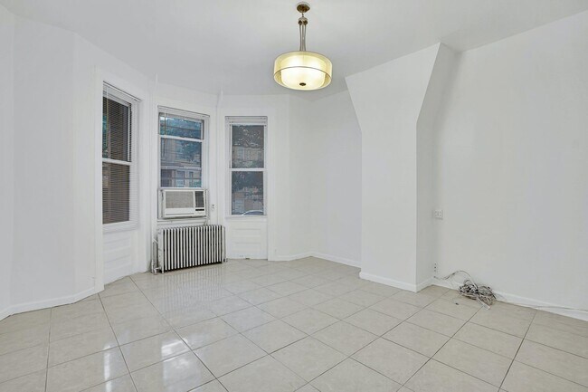 Building Photo - 308 58th St