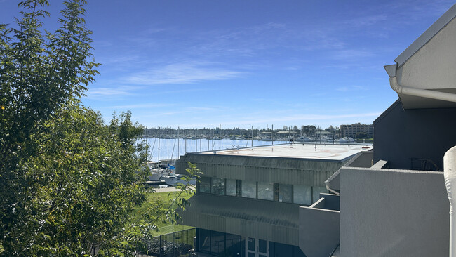 Building Photo - 7 Embarcadero W