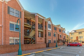 Building Photo - 6924 Fairfax Dr