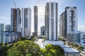 Building Photo - 2200 NE 4th Ave