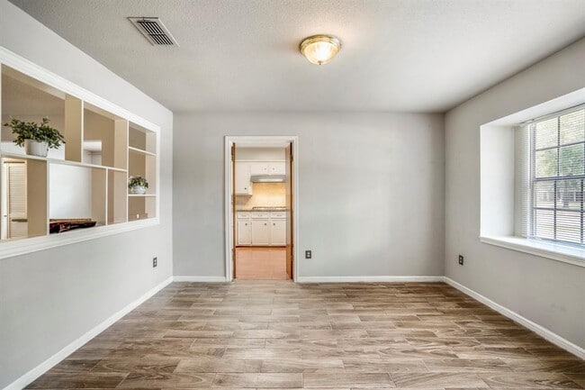 Foto del edificio - 635 E Cypresswood Dr