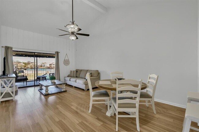 Foto del edificio - 207 Lakeview Terrace