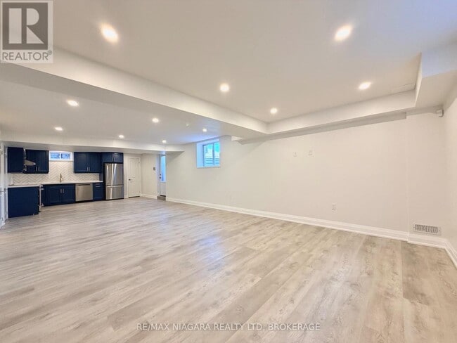 Building Photo - 921 Rutherford Ave