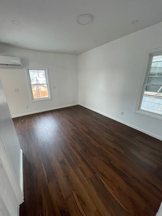 Building Photo - 452 S 1st Ave