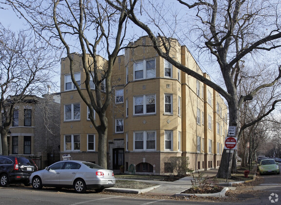 Primary Photo - 3235-3237 N Oakley Ave