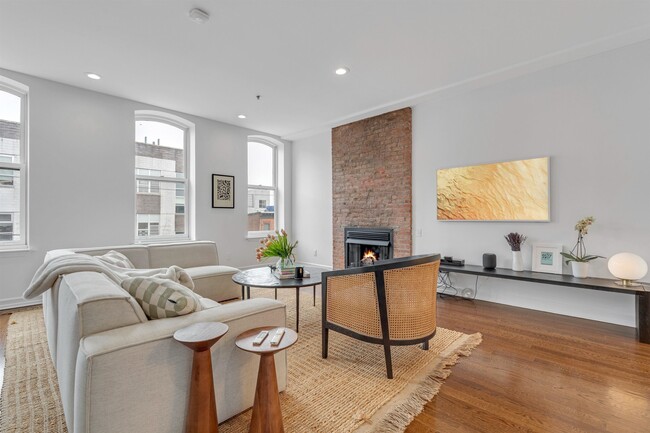 Building Photo - 128 Bright St