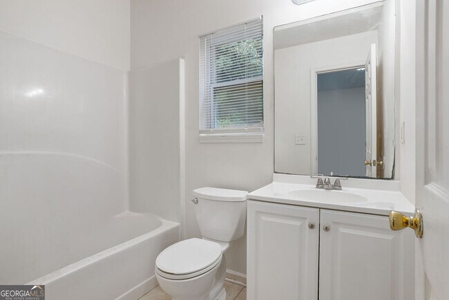 Foto del edificio - 2145 Hollywood Dr NW
