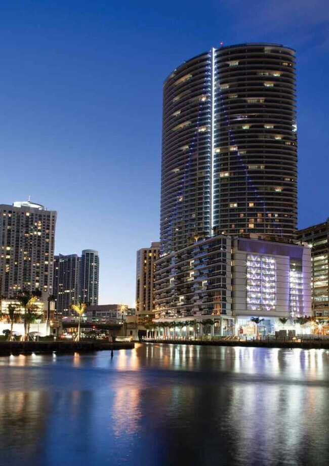 Building Photo - 200 S Biscayne Blvd