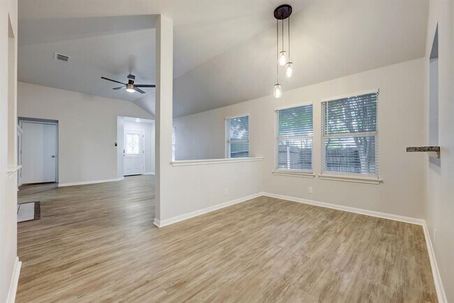 Foto del edificio - 21100 Derby Day Ave