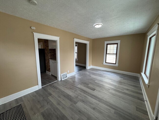 Foto del edificio - 3 Bedroom Moline Home with 2 Car Garage