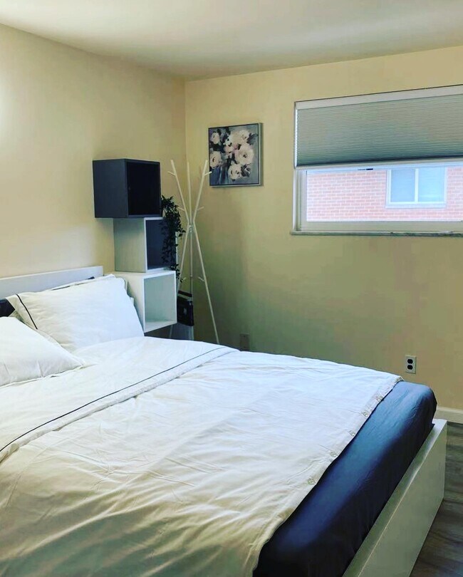 Foto del edificio - 654 Riverview Dr