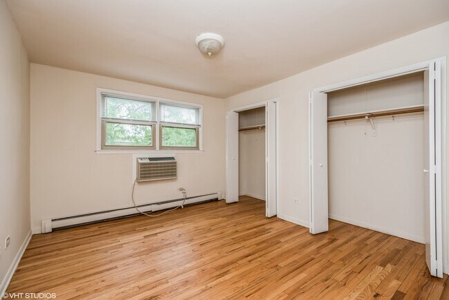 Building Photo - 2001 W Touhy Ave