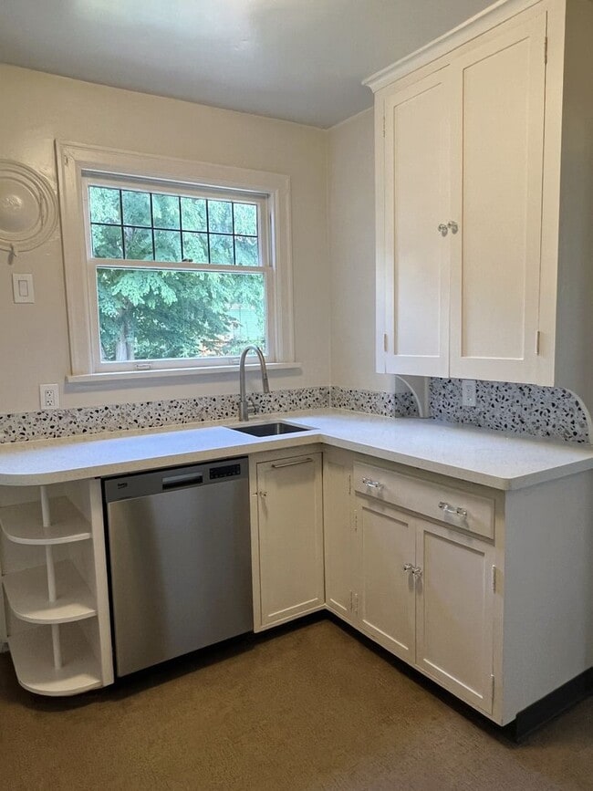 Building Photo - Stunning Historic 1bed + den in Montlake