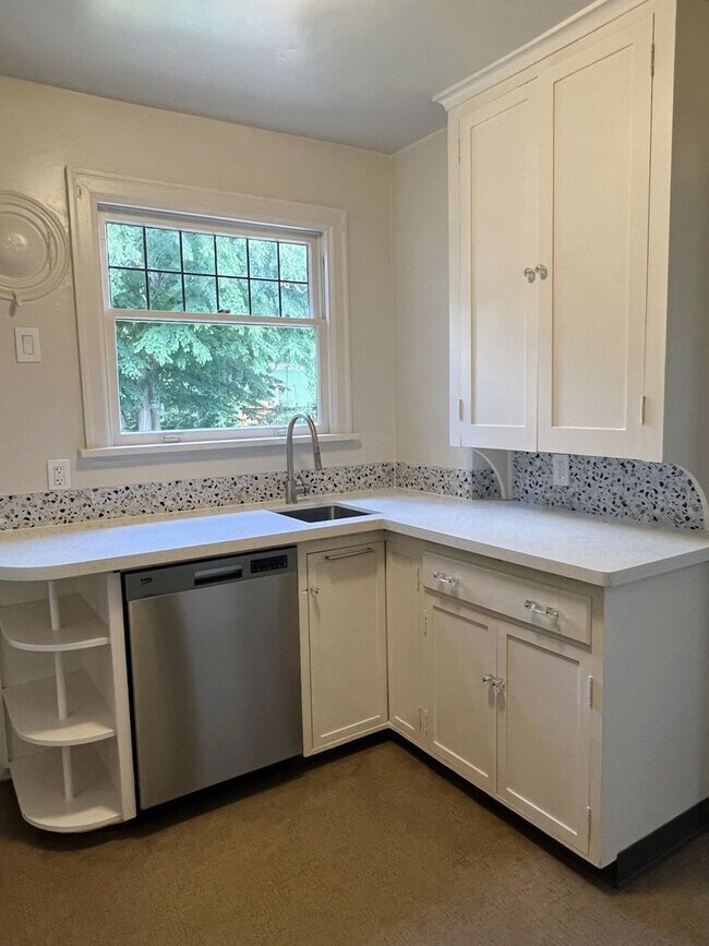 Foto del edificio - Stunning Historic 1bed + den in Montlake