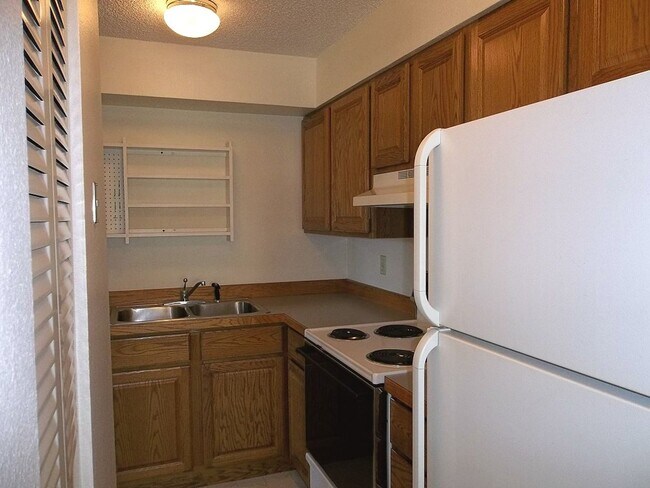 Foto del edificio - Top Floor 1 Bedroom Condo Near CSU