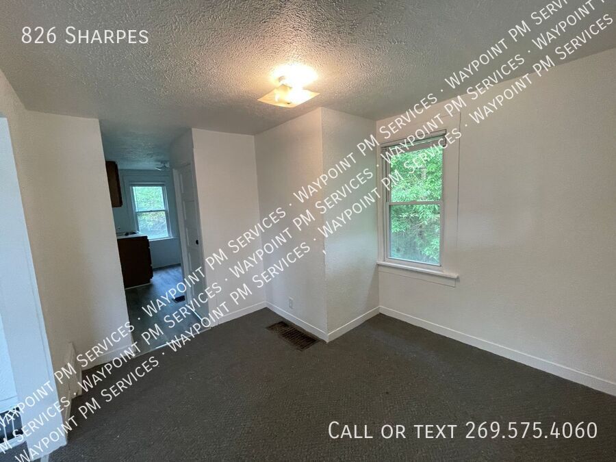 Building Photo - 826 Sharpes-