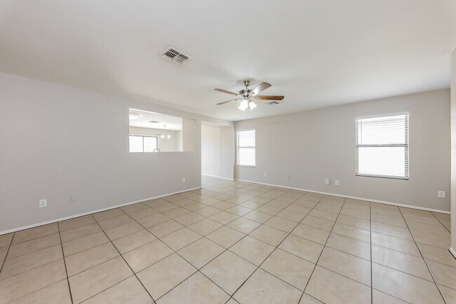 Foto del edificio - 11531 W Windrose Ave
