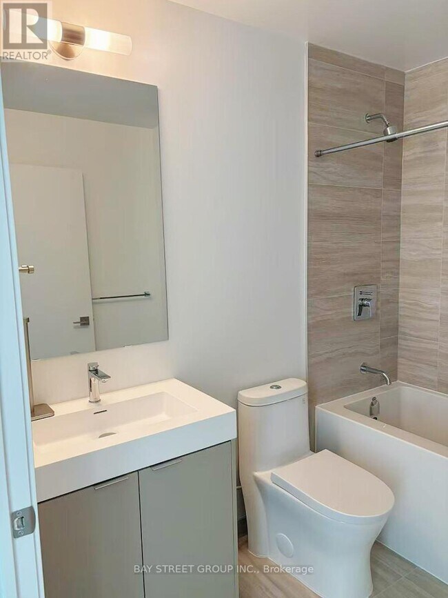 Building Photo - 498-2498 Caldari Rd