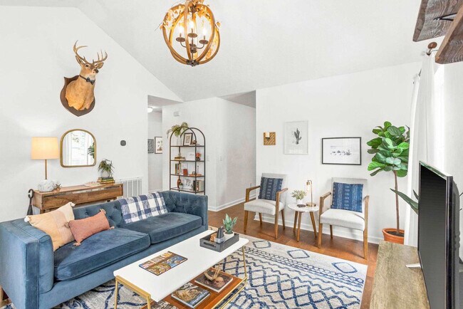 Building Photo - 3842 Hutson Ave