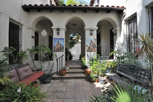 Foto del edificio - 1417 S Crescent Heights Blvd