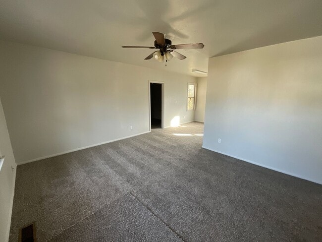 Building Photo - 2304 Doris Ave