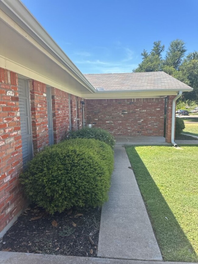 Building Photo - Charming 4 Bed 2 bath in Temple, Tx!