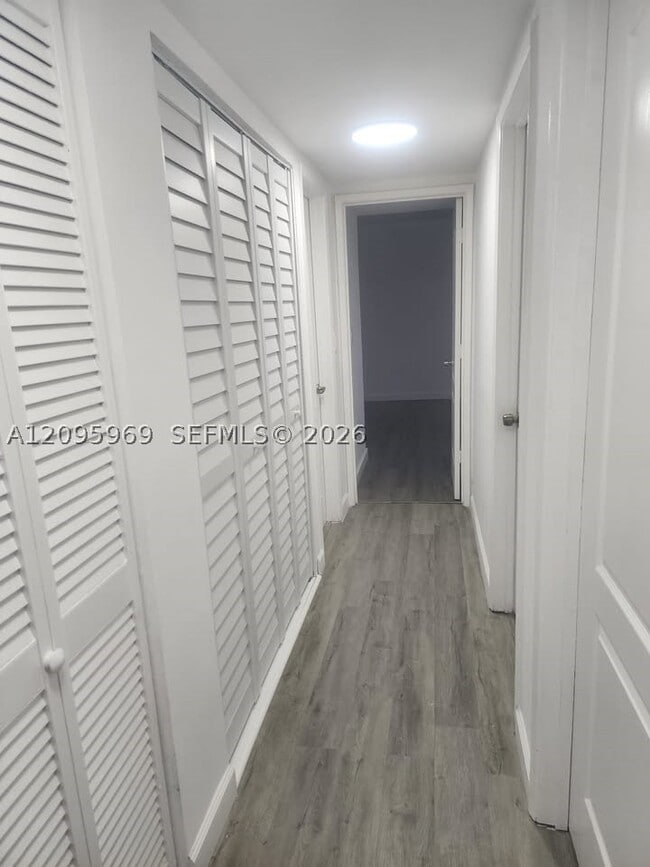 Building Photo - 8889 Fontainebleau Blvd